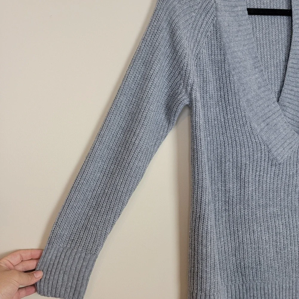 BP Deep V-Neck Ribbed Knit Tunic Sweater Womens XS Grey Long‎ Sleeve Pullover
